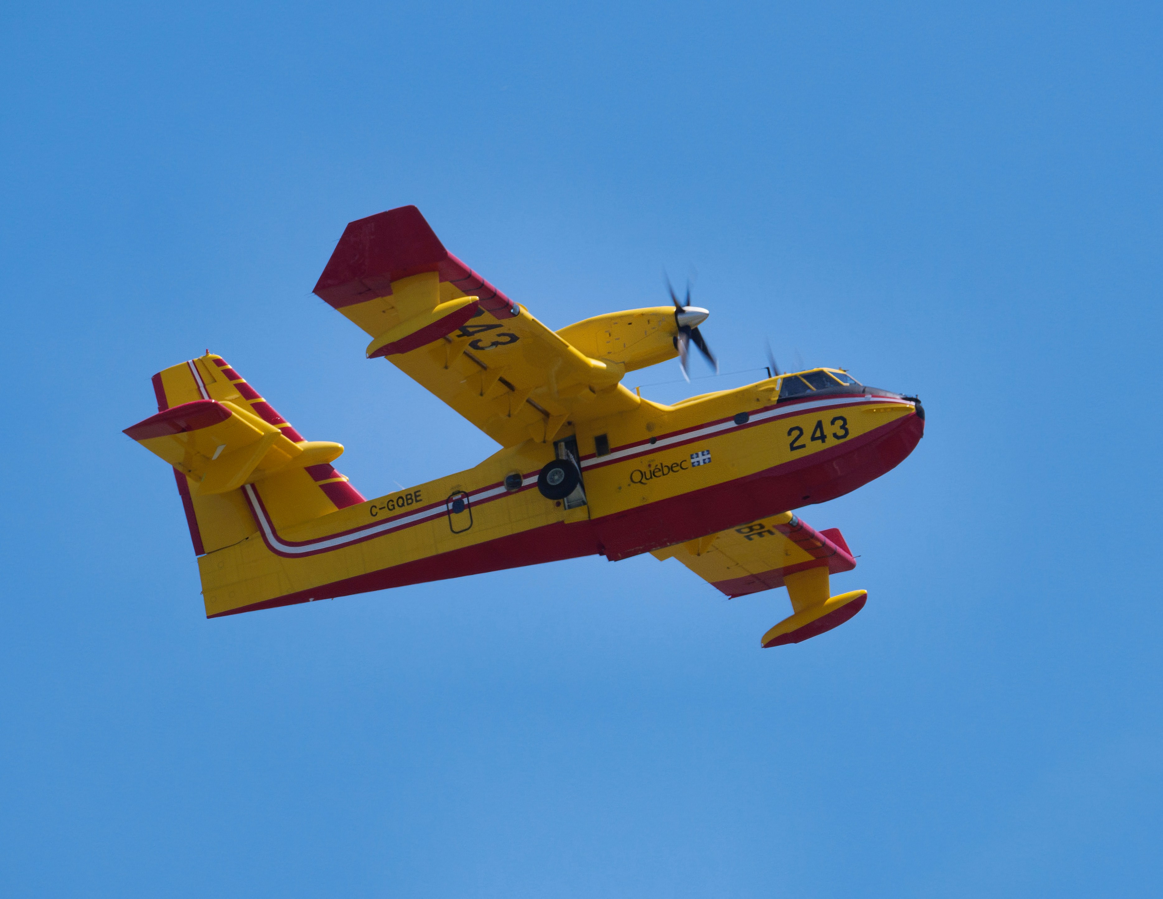 La guerre plutôt que les Canadairs